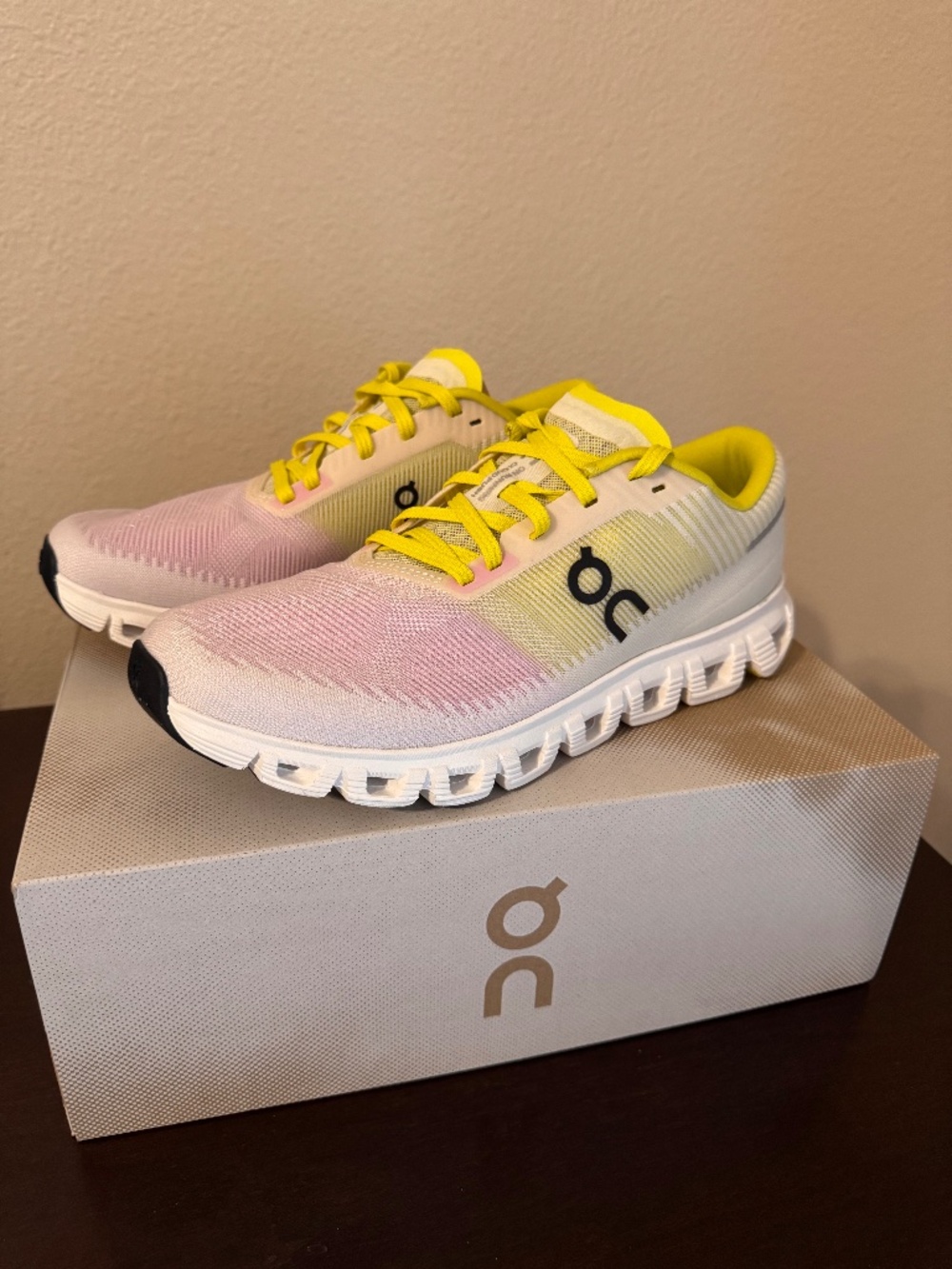NEW On Cloud 6 Push Petal Lime Women’s Sneakers Size 9.5 Rare Color